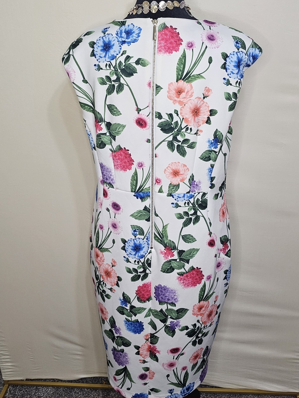 Calvin Klein Floral Hydrangea V-Neck Scuba Crepe Sheath Dress Sz 16W - Picture 4 of 9